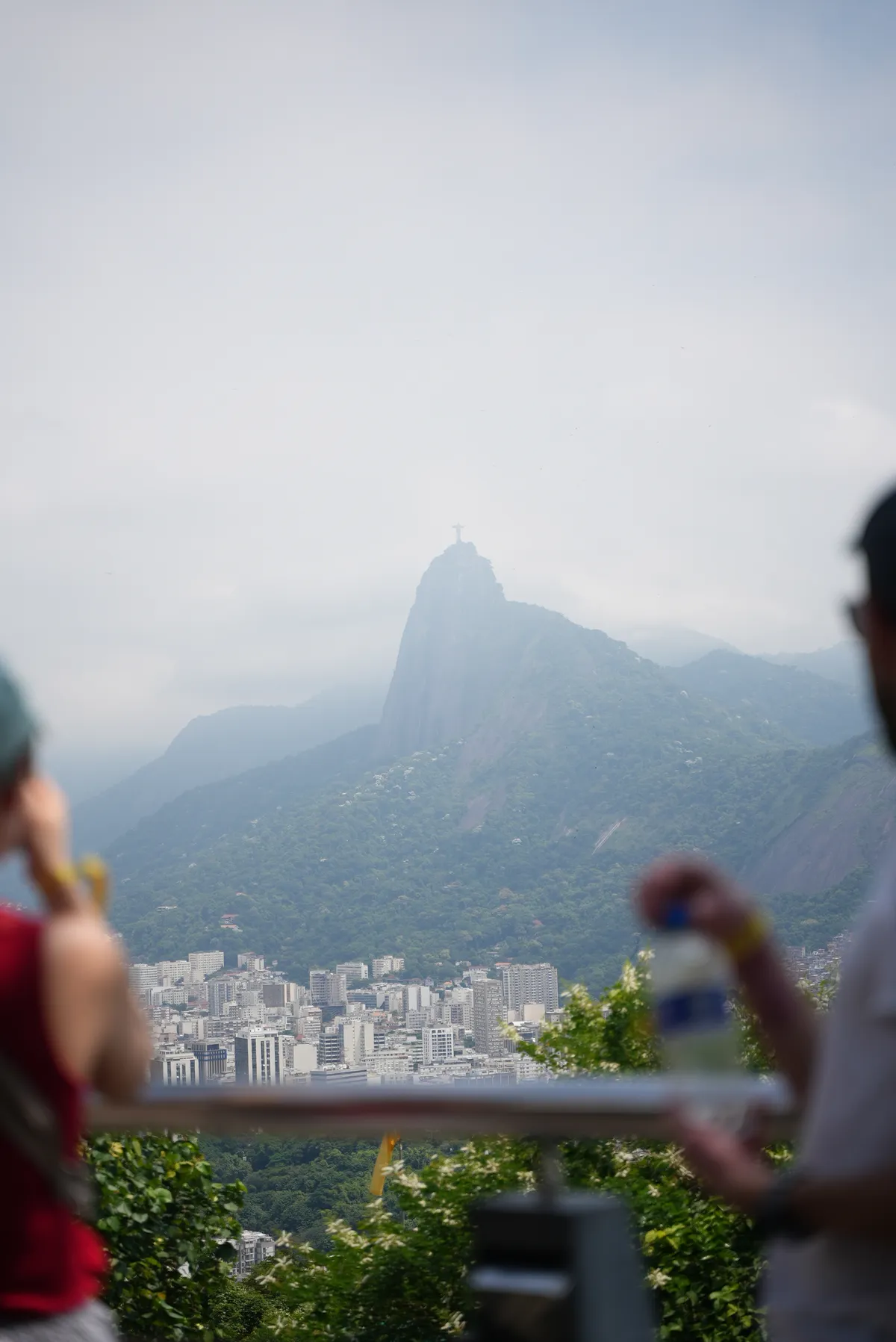Christusstatue in Rio de Janeiro im Dunst